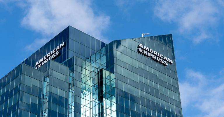 რატომ გაიზარდა პარასკევს American Express-ის აქციების ფასი?