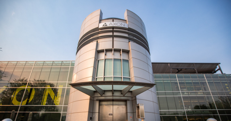 რატომ შემცირდა გუშინ Axon Enterprise-ის აქციების ფასი?
