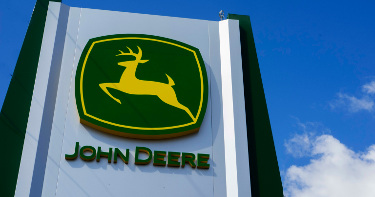 Deere & Co.-ს მენეჯმენტის 2024 წლის პროგნოზმა კომპანიის აქციებზე ნეგატიურად იმოქმედა
