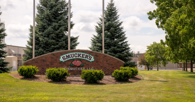 გუშინ, კვარტალური ანგარიშის შემდეგ, J.M. Smucker-ის აქციების ფასი გაიზარდა