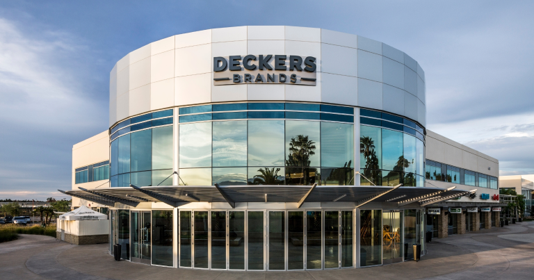 Deckers Outdoor-ის აქციების ფასმა ისტორიულ მაქსიმუმს მიაღწია - Investhub.ge