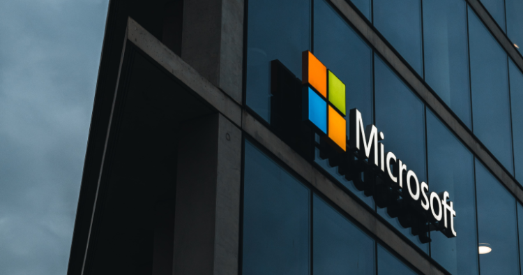 Microsoft-ისა და Hitachi-ის წარმომადგენლები მრავალმილიარდიან AI პარტნიორობას აანონსებენ