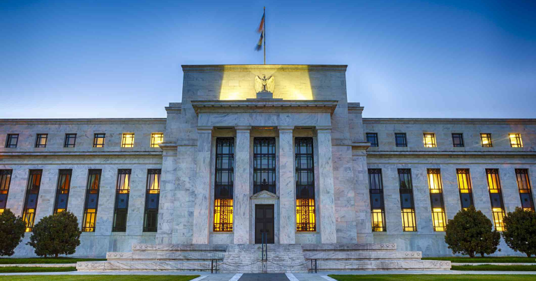 ზოგიერთი ეკონომისტის აზრით, Fed-მა საპროცენტო განაკვეთების შემცირება მიმდინარე თვიდან უნდა დაიწყოს