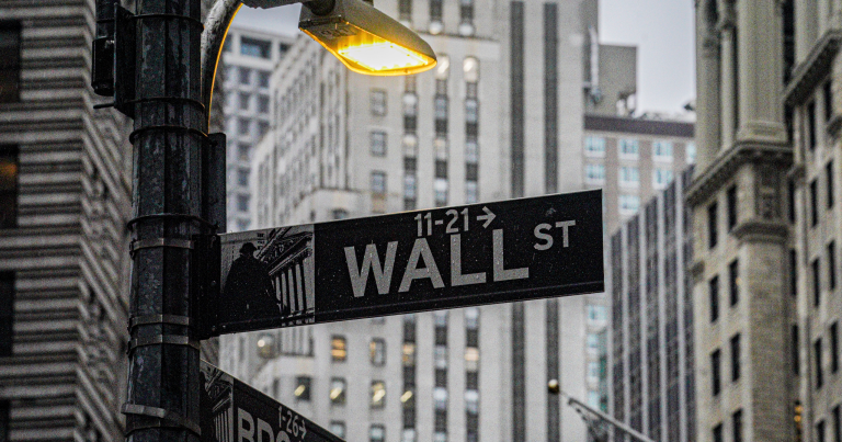 გუშინ S&P 500 და DJIA ინდექსებმა რეკორდულ ნიშნულებს მიაღწია